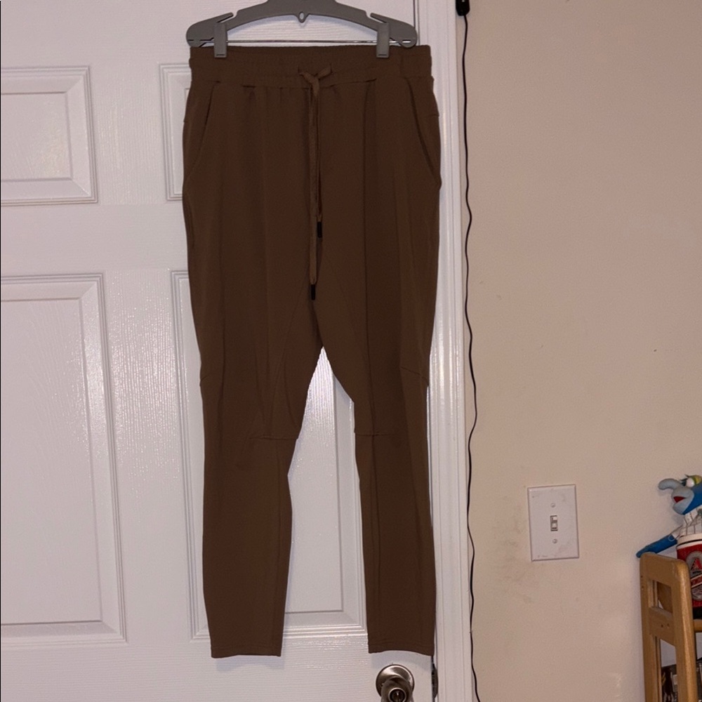 Zyia Active Men’s Jogger Pants 28in inseam Color Dark Khaki Size M
